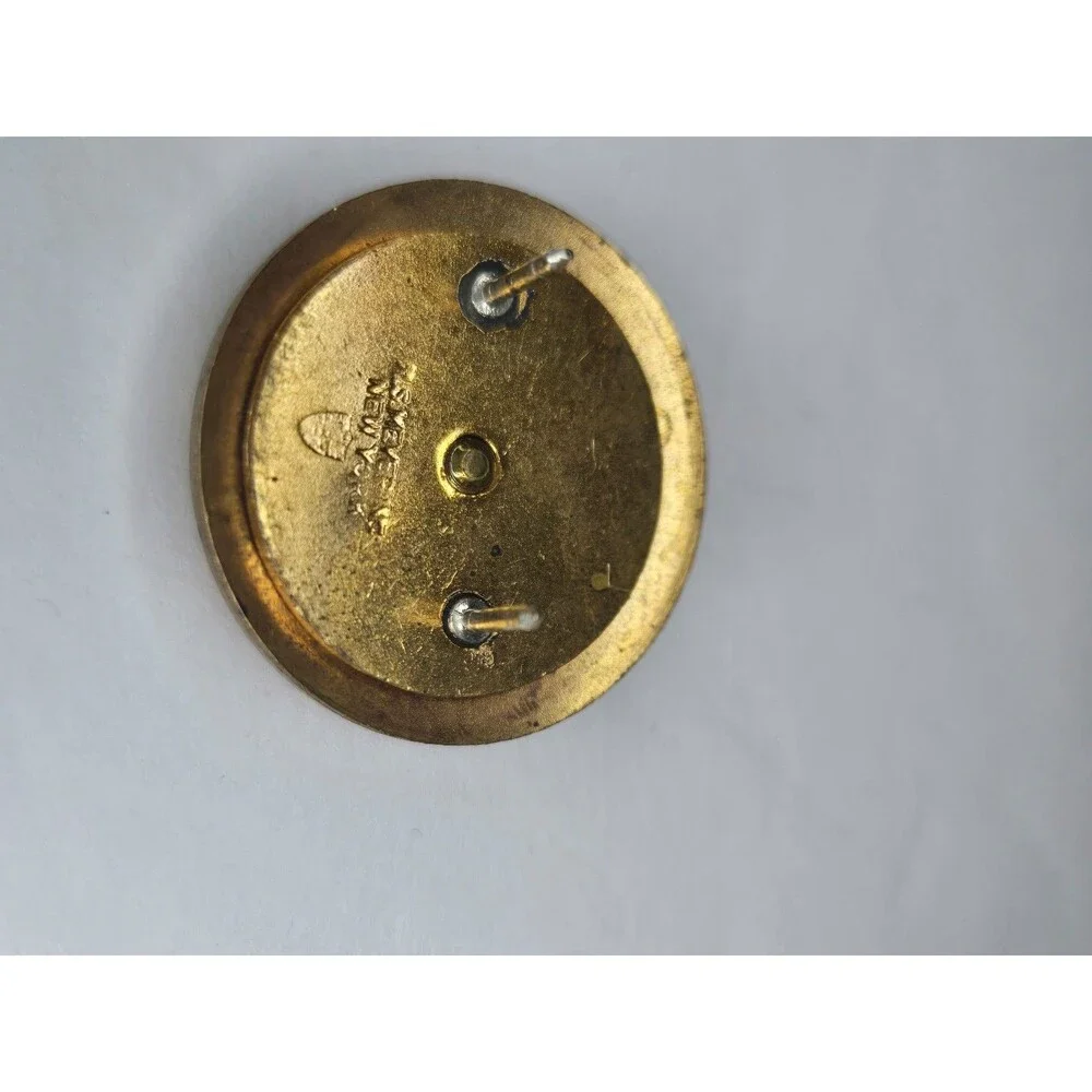 1950s US Army Enlisted Man's Artillery Branch Domed/Convex BOS Collar Badge
